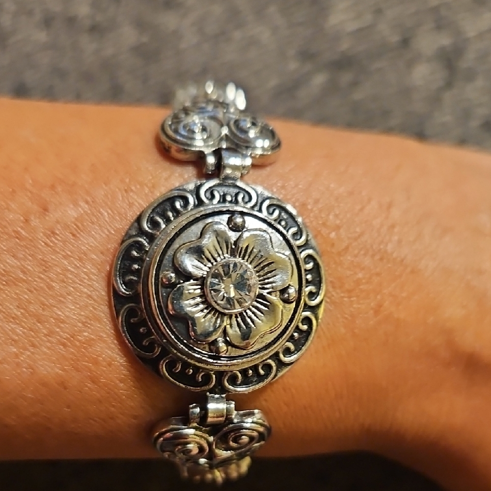 Unbranded Floral Snap Bracelet